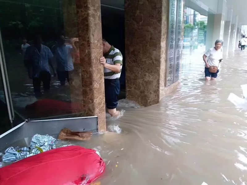 洪水凶猛，三院全面告急；众志成城，齐力抗灾保平安！