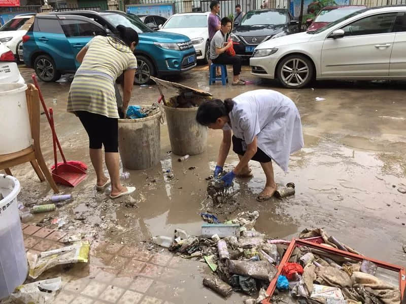 洪水凶猛，三院全面告急；众志成城，齐力抗灾保平安！